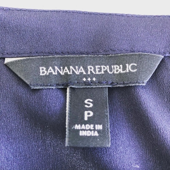 ✨3/$30✨BANANA REPUBLIC SHORT SLEEVE NAVY TOP - Picture 4 of 4